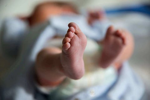 प्रसूतीवेळी बाळ जमिनीवर पडून अपघात, विरारमध्ये धक्कादायक प्रकार; नवजात बालकावर ठाण्यातील NICU मध्ये उपचार
