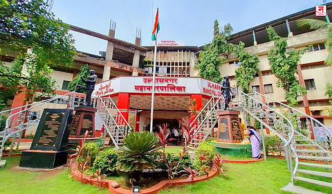 Ulhasnagar : महापालिकेचे मुख्यालयच असुरक्षित; ‘त्या’ २८३ इमारतींचे भवितव्य धोकादायक इमारतीतूनच जाहीर