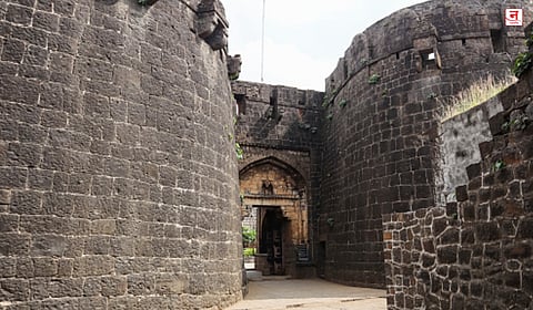 धाराशिव : नळदुर्ग किल्ल्यावरून आईची तीन मुलांसह उडी