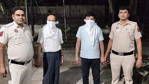 दिल्ली हॉस्टेल इमारत दुर्घटनेप्रकरणी सोमवारी पोलिसांनी हॉस्टेलचा मालकाला राजस्थानमधील भिवाडी येथून ताब्यात घेतले आहे.