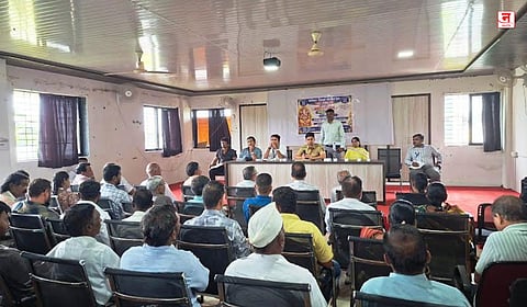 जव्हार : डीजे, लेझर, सोशल मीडियावर नजर; नियमांचे उल्लंघन केल्यास कारवाईचा इशारा, मिरवणूक, विसर्जनाबाबत पोलिसांच्या मंडळांना सूचना