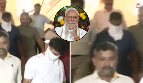 Mumbai : पंतप्रधान मोदींच्या कार्यक्रमापूर्वी खळबळ; बनावट PMO अधिकाऱ्यासह बंदुकधारी बॉडीगार्डला अटक, सुरक्षा यंत्रणा सतर्क