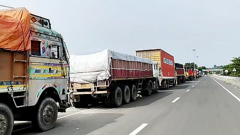 Thane : गणेशोत्सवात अवजड वाहनांना 'नो एंट्री' विसर्जनाच्या पाच दिवसांत शहरात प्रवेशबंदी