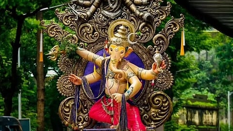 आनंदाचा देव!