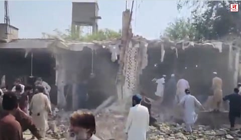 पाकिस्तानात मशिदीत आत्मघाती स्फोट; २१ ठार, Video