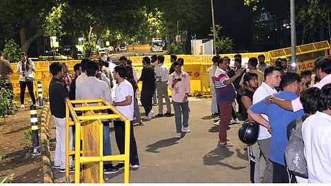 दिल्लीची नाकेबंदी, झुरळे आक्रमक; रेल्वे रद्द, मेट्रो, इंटरनेट सेवा बंद, ड्राय-डे जाहीर; परवानगी नाकारली तरी CJP आंदोलनावर ठाम