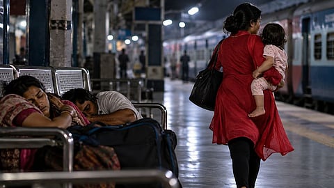 Mumbai Crime: आई-वडील झोपेत असताना CSMT स्थानकातून चिमुकलीचं अपहरण; संशयित महिला CCTV मध्ये कैद