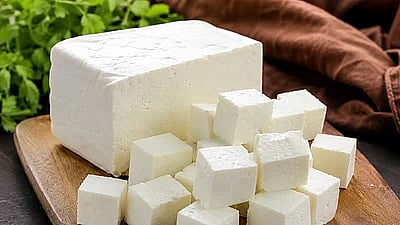 Panvel : परवाने निलंबित असतानाही पनीर निर्मिती सुरू! FDA ची रात्री छापेमारी; सहा जणांविरुद्ध गुन्हा