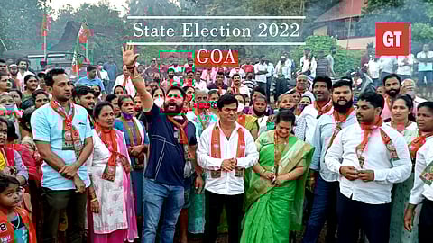 Deputy CM Chandrakant Kavlekar with his supporters at Sirvoi