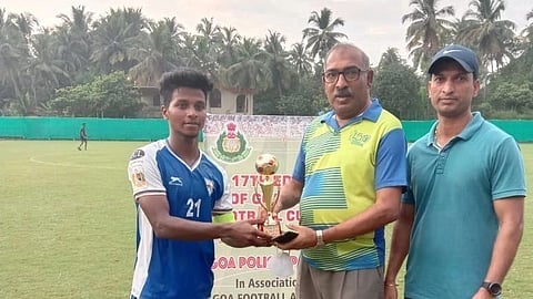 Dempo captain Darrell Mascarenhas receiving the man of the match.