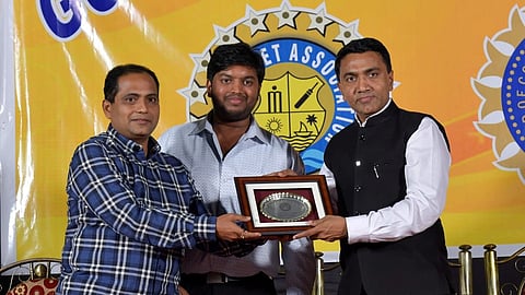 Chief Minister Dr. Goa Cricket Association President Suraj Lotlikar and Secretary Vipul Phadke paying a courtesy call on Pramod Sawant.