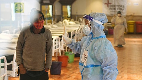 healthcare worker interacts with the COVID-19 infected patient
