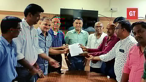 Company CEO OV Ajay, Chief Minister Dr Pramod Sawant and other office bearers handing over a copy of the MoU after a meeting between the company management and trade unions at Sankhali's Ravindra Bhavan on Wednesday night