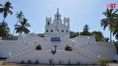 Attend festive novenas in Panjim