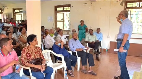 Velsao-Pale-Issorcim gram sabha  saw villagers participating in good numbers to oppose double tracking.