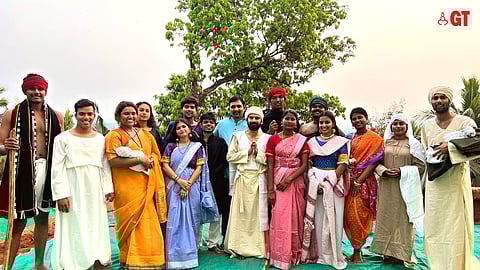 Group picture of the cast of the tableau "Silent Night"