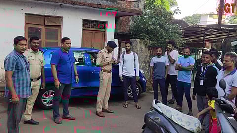 Vasco police imposing fines on traffic rule violators on Thursday.