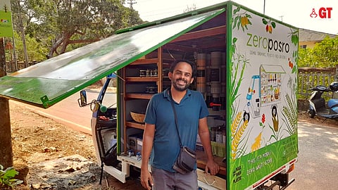 Jonah Fernandes and his Zero Posro  rickshaw.