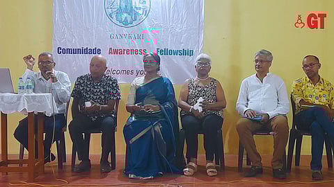 CHANGING TIMES: Moderator Alexandre Moniz Barbosa (far left) setting the tone for the question-answer session on Comunidades.