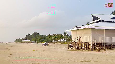 COMING UP: Tourism stakeholders dress the local beaches with shacks in view of the upcoming tourist season.
Photo: Augusto Rodrigues