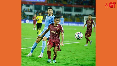 SHORT & SWIFT: Boris Singh Thangjam of FC Goa in action against Mumbai City FC at Fatorda Stadium in Goa on Saturday.