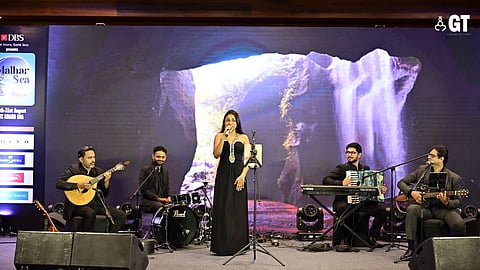 Nadia Rebelo performing.