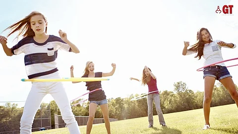 Join a hula hooping session in Sangolda.