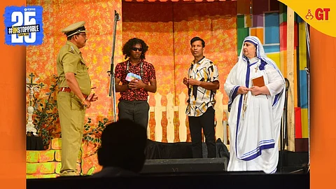 ‘Vaitt Adarun Borem Soddun' has been written by Lenoy Gomendes.
