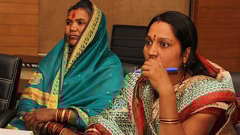 A fair battle? Sonam Kapoor gets into Twitter spat with Abhay Deol, deletes her tweets later