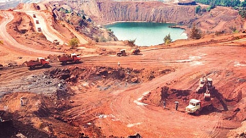Bicholim mamlatdar inspects Chowgule mines in Shirgao