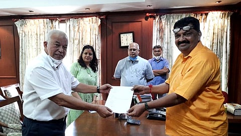 Navelim Luizinho Faleiro met Speaker Rajesh Patnekar and tendered his resignation as Navelim MLA.on Monday, September 27, 2021
