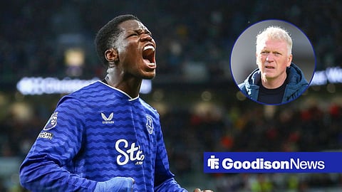 Thierno Barry celebrating for Everton and David Moyes in inset