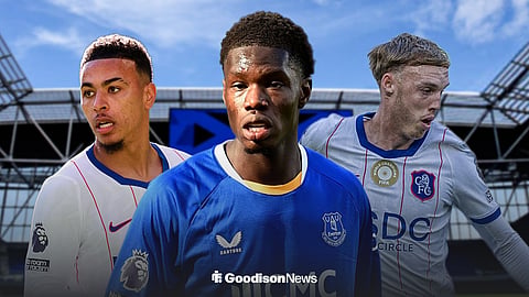 Thierno Barry in middle of Cole Palmer and Morgan Rogers in action in Everton vs Chelsea ahead of Hill Dickinson Stadium