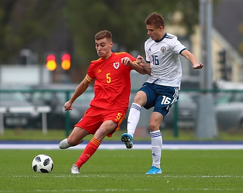 16th November 2019 Leckwith Stadium, Cardiff, Glamorgan, Wales European Championship, EM, Europameisterschaft Under 19 2020 Qualifiers, Russia under 19s versus Wales under 19s Ryan Astley of Wales Under 19 clears the ball as Kirill Kosarev of Russia Under 19 closes in - Editorial Use PUBLICATIONxNOTxINxUK ActionPlus12188469 NathanxMunkley