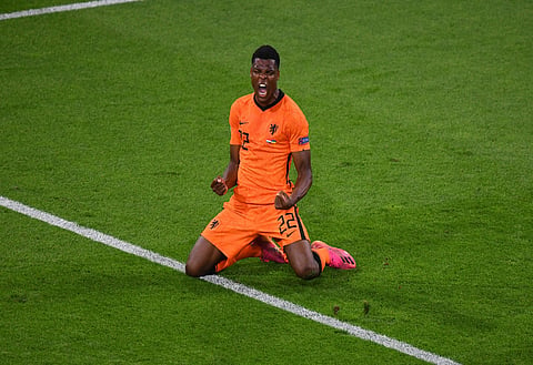 PSV grant Dumfries permission to speak to clubs, Everton want to sign him