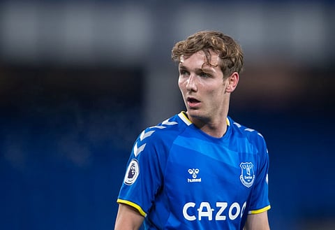 Everton teenager Lewis Warrington set for first-team pre-season after signing new contract