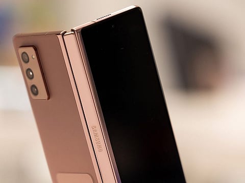 For tech lovers in the UAE, the “wow” factor is real: think flagships that flip closed for one-hand convenience and open wide for immersive multitasking, streaming and photography