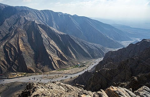 The trail kicks off at Shawka Dam with a climb up a cement staircase to the highest point.  From there, it winds down sandy and rocky paths to sparkling natural pools that are totally worth the trek.