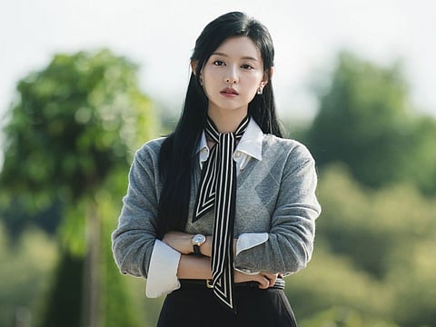 Kim Ji-won in Queen Of Tears: She wore tailored blazers in classic colours, like charcoal and navy, paired with formal and casual pieces.