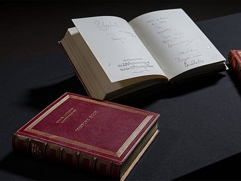 Queen Elizabeth II signed the book “Elizabeth R” (Elizabeth Regina or queen in Latin), while current monarch King Charles III and his former wife simply opted for “Charles” and “Diana”.