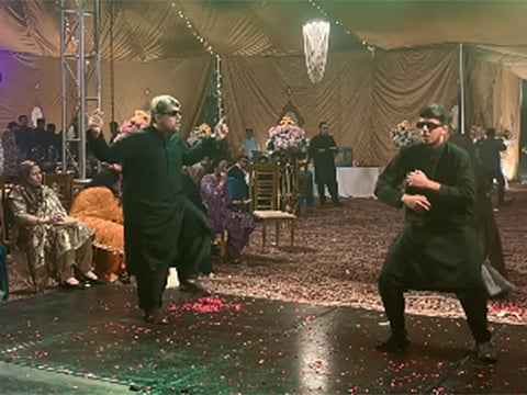 The performance wasn’t just entertainment; it was a beautiful display of familial bonding and shared joy.