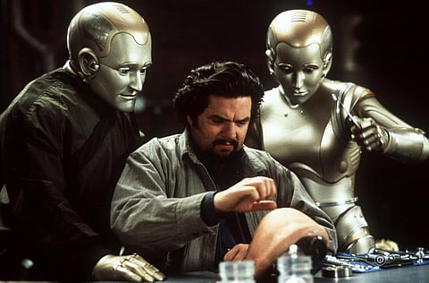 Robin Williams, Oliver Platt, and Kiersten Warren in Bicentennial Man (1999)