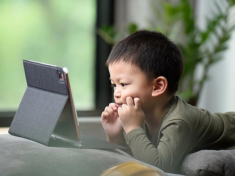 The toddlers were evaluated based on parent-reported surveys of screen use, shared media engagement, book exposure, language skills, and developmental milestones.