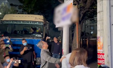 On the first of the 90-day campaign period (on Tuesday, February 11) for political parties and national candidates, Comelec Chairman George Erwin Mojica Garcia led the takedowns (called “Oplan Balks”) of illegal campaign posters in Manila — those hanging on power distribution posts. The same takedowns are expected in the provinces.