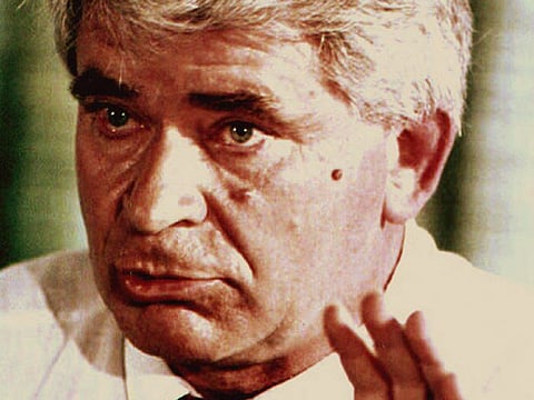 Russian-born chess master Boris Spassky gestures as he speaks to journalists at a press conference ahead of his match with US chess master Bobby Fischer on September 1, 1992.