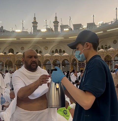 The initiative, led by the Al Hudaibiyah Association for Humanitarian Services, is part of the Iftar for Fasting Pilgrims program, which provides 12,000 meals each day within the mosque’s premises.