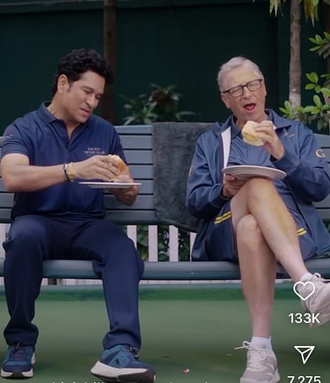 Sachin Tendulkar (left) and Bill Gates enjoying vada-pav.