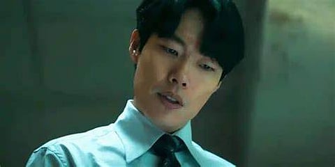 Revelations stars Shin Hyun-been as Yeonhee, a detective grappling with the trauma of her sister's past at the hands of a sadistic criminal, and Ryu Junyeol as a pastor.