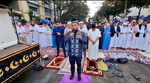 Muslims gather for Eid Al Fitr prayers. Photo shows worshippers praying on Roxas Avenue in Davao City on Monday (March 31, 2025). The National Commission on Muslim Filipinos (NCMF) declared March 31, 2025 (Monday) as the official start of Eid Al-Fitr 1446 Hijrah celebrations in the Philippines.