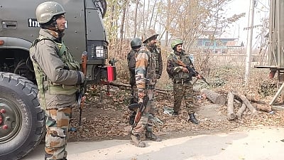 Officials said that the security forces surrounded the Tangmarg area in Kulgam after getting intelligence inputs about the presence of terrorists there.